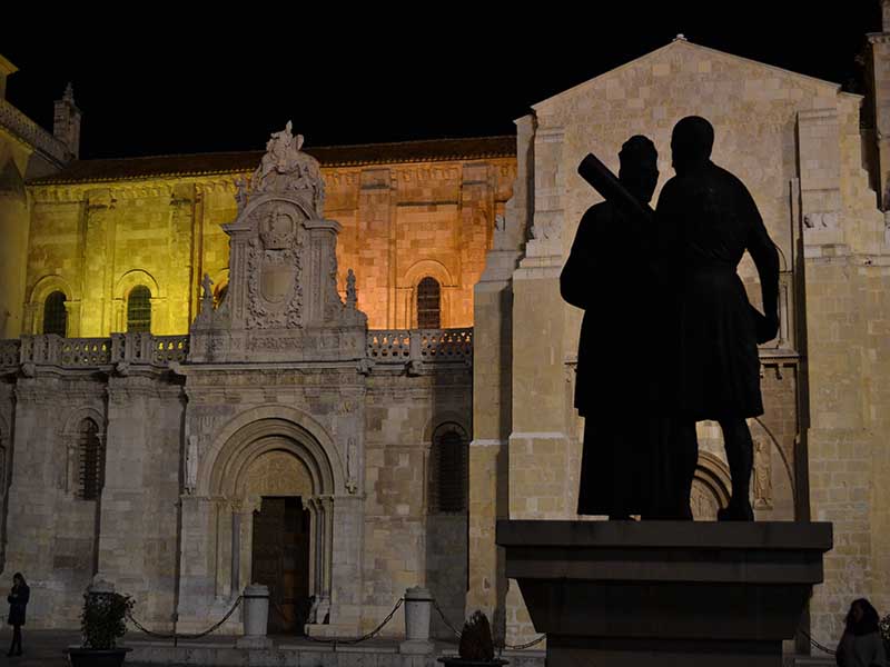 León de leyendas - Nocturna